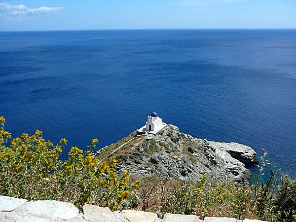 De sju martyrernas kyrka nedanför Kastro på Sifnos.