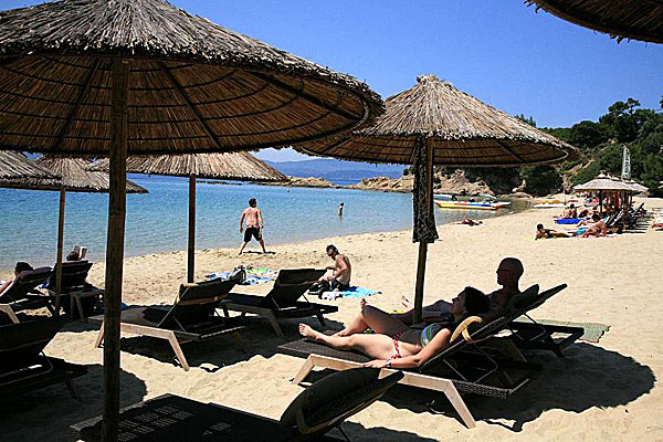 Banana beach. Skiathos. 8 euro för ett par såna fina solstolar. 