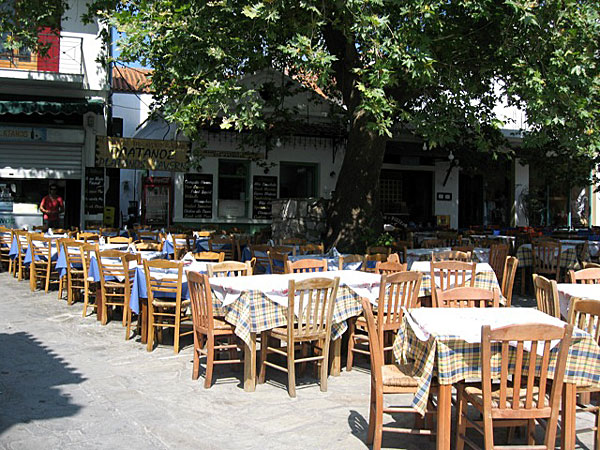 Torg i Skopelos stad. Bästa gyrosstället.