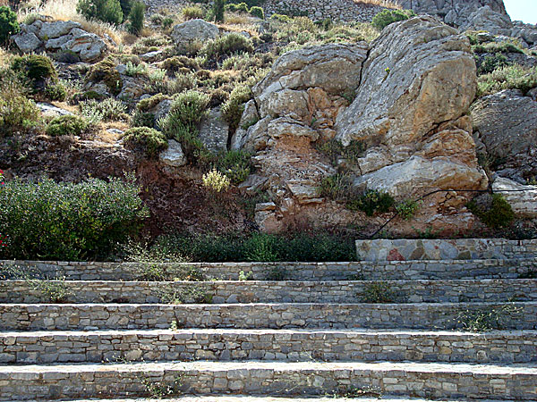 Tilos. Elefantgrotta.