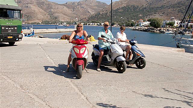 Hyra moped på Tilos.