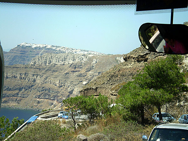 Vägen till hamnen på Santorini.