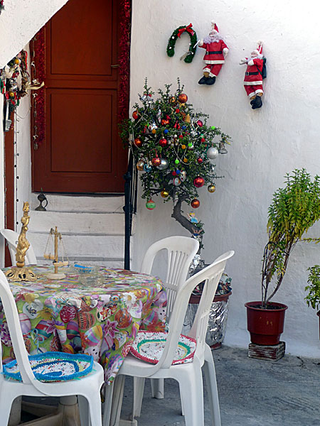 Här och var har man även julpyntat sina hus.  Rhodos.