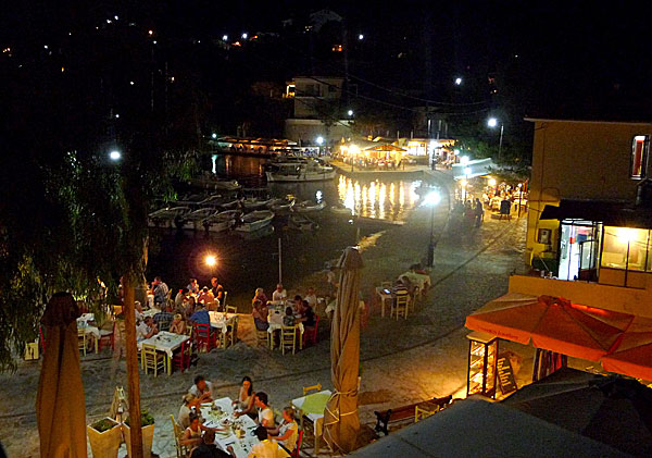Kioni by night (utsikten ifrån vår balkong).