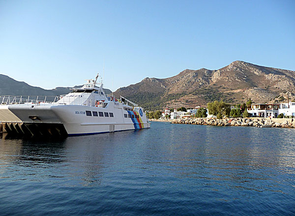 Sea Star ligger i hamn i Livadia på Tillos en tidig morgon.