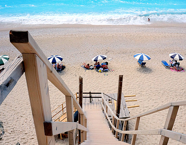 Egremni beach. Lefkas. Slutet på trapporna till stranden.