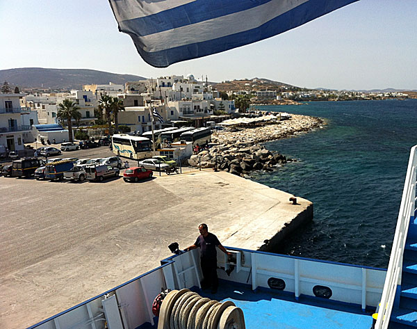 Färja från Paros till Thirasia och Santorini.