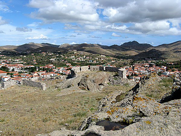 Limnos: utsikt från borgen över Myrina och österut.