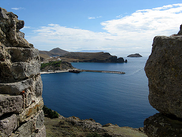 Limnos: utsikt söderut från borgen, med hamnpiren i mitten.