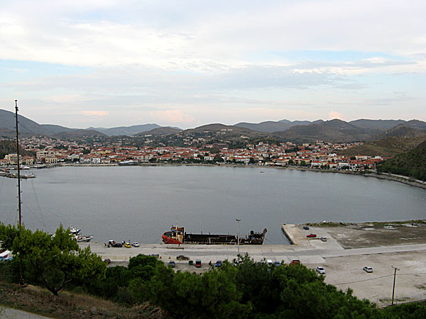 Limnos: Myrina sett från Agios Nikolaos-kyrkan ovanför färjehamnen.