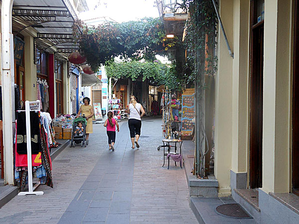 Shoppinggata i Myrina på Limnos.