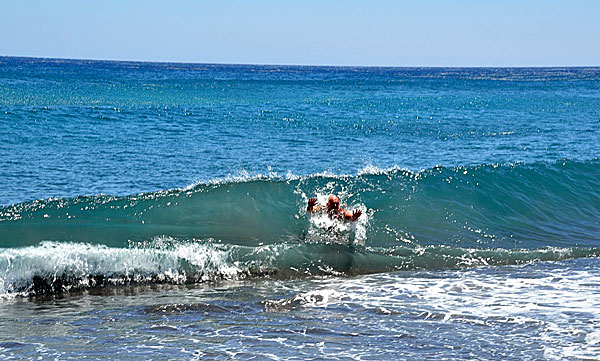 Magsurfing i Perissa på Santorini.