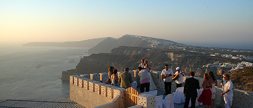 Santorini är en av de populäraste öarna i Grekland att gifta sig på. 